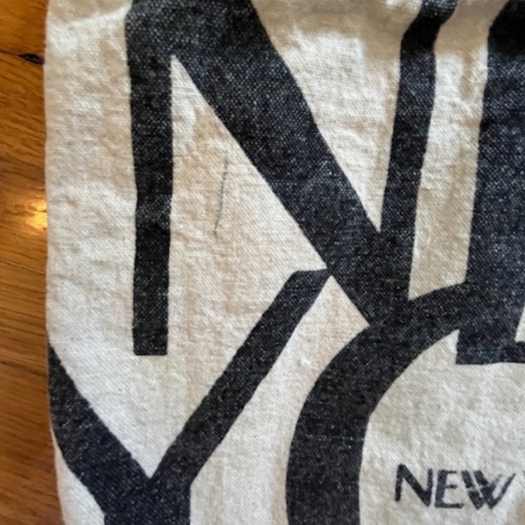 New Yorker Tote Bag - Picture 4 of 7